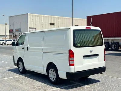 2015 Toyota HIACE — фото 6