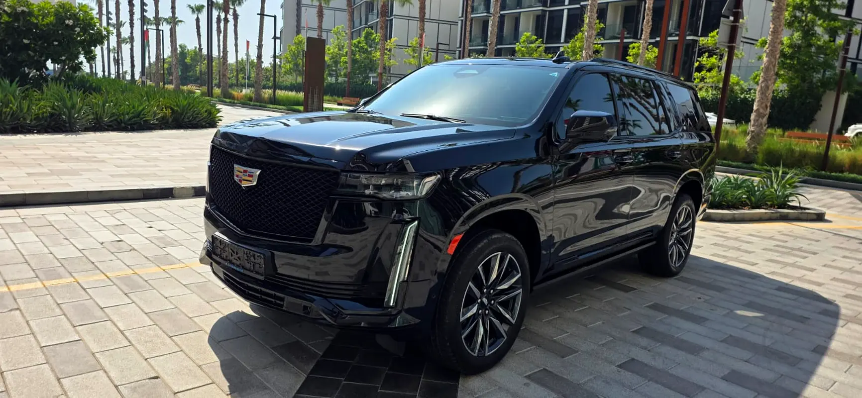 Cadillac Escalade 2022 — photo 1 of 16