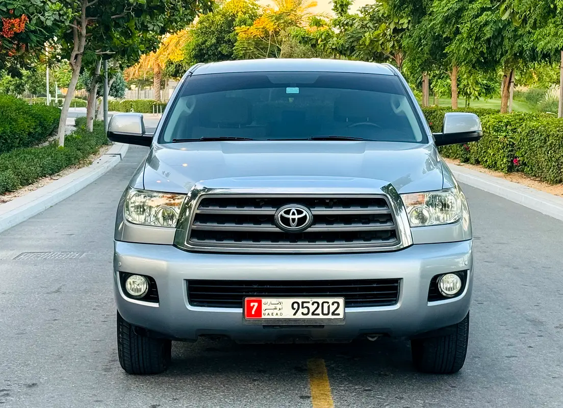 Toyota Sequoia 2013 — photo 1 of 7