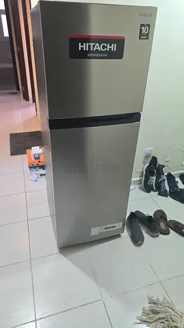 Hitachi stainless steel top-freezer refrigerator - good condition