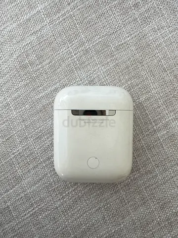 AirPods 2 Wireless Bluetooth Earbuds with Charging Case (used)