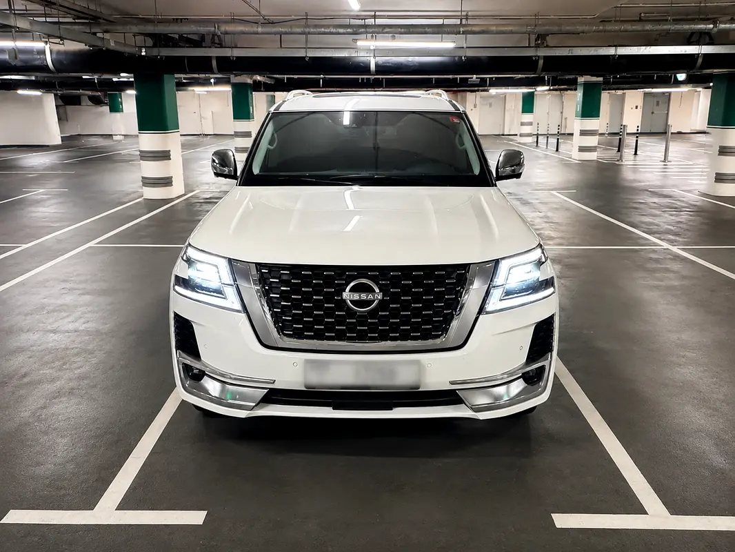 Nissan Patrol 2022 — photo 1 of 11