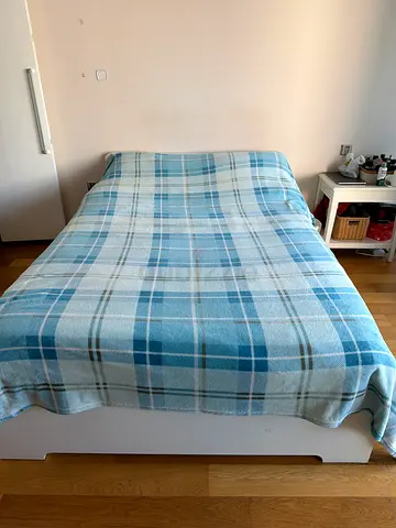 Queen bed with mattress