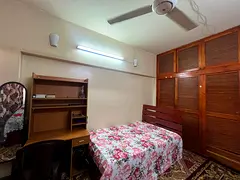 5 MINS. WALK TO OUD METHA METRO - MASTERROOM AVAILABLE - WORKING COUPLE / EXECUTIVE WORKING LADY