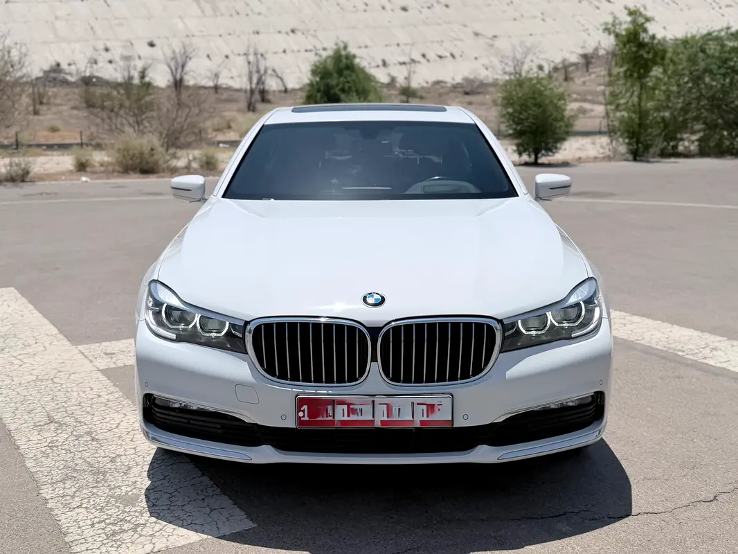 BMW 7-Series 2018 — photo 1 of 9