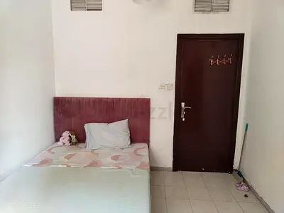 Ladies or couple room in only ladies flat pond park