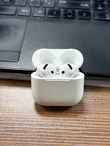 Apple AirPods 4 (ANC)with Charging Case - Good Condition