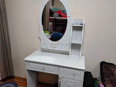 White Wooden Dressing Table with Oval Mirror