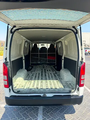 2015 Toyota HIACE — фото 10