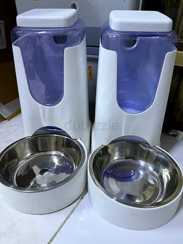 Cat food container