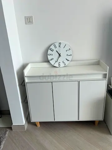 Shoe White storage cabinet with top tray and wooden legs