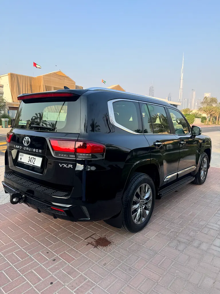 Toyota Land Cruiser 2024 — photo 1 of 17