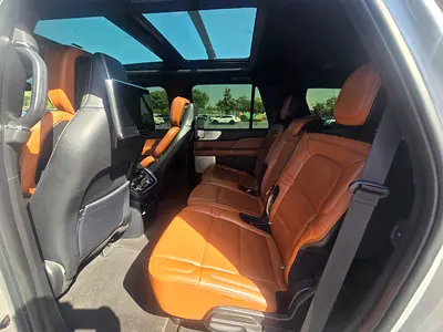 صورة 13 لـ 2018 Lincoln NAVIGATOR