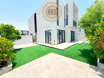 END CORNER UNIT NEAR TO ALL AMENITIES 4BR+MAID VILLA