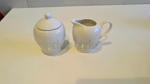 White ceramic sugar pot and milk jug set - excellent condition