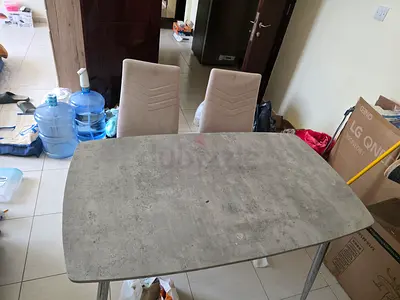 Concrete-look dining table with 2 upholstered chairs