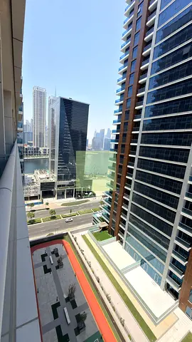 FOR RENT | BUSINESS BAY | SPACIOUS 1BR + 2 BATH