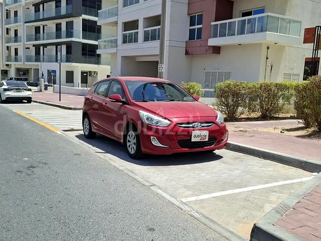 Hyundai Accent 2015 — photo 1 of 12