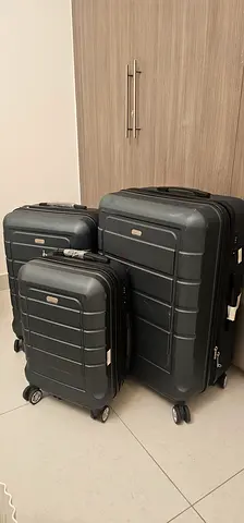 Like NEW Designer Showkoo Green Modern Hardshell Suitcases Set of3