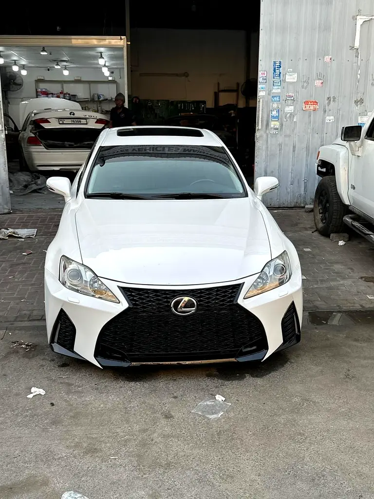 Lexus IS-Series 2010 — photo 1 of 5