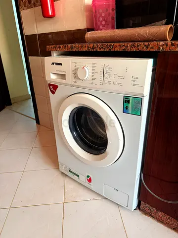 White Front-Load Washing Machine 6kg - Light Used