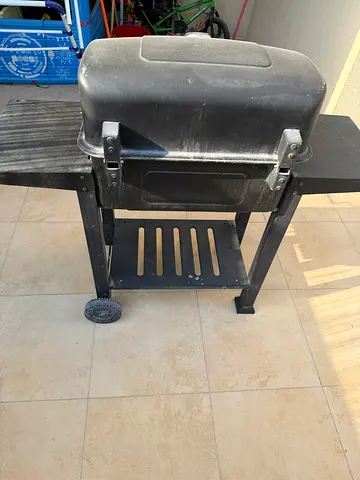 Big Barbecue Griller / Portable charcoal grill on wheels / Big Size /  used few times good condition