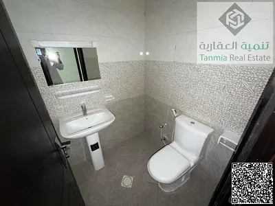 شقة 2 غرفة وصالة بلكونة للإيجار الجرف 3 عجمان تكييف مركزي قرب المسجد 38 ألف