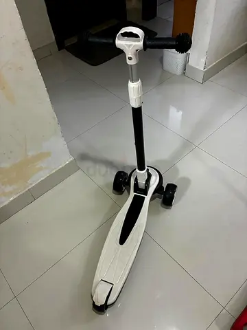 Kids 3-Wheel Scooter — White  Black |