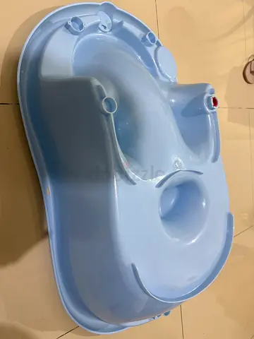 Light blue baby bathtub with soap/toy compartments - gently used