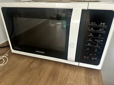 Samsung Countertop Microwave - Good Working Condition