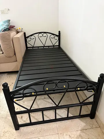 Single bed with mattress