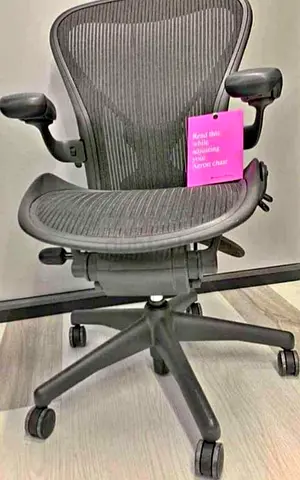 Herman Miller Aeron chair size B fully loaded