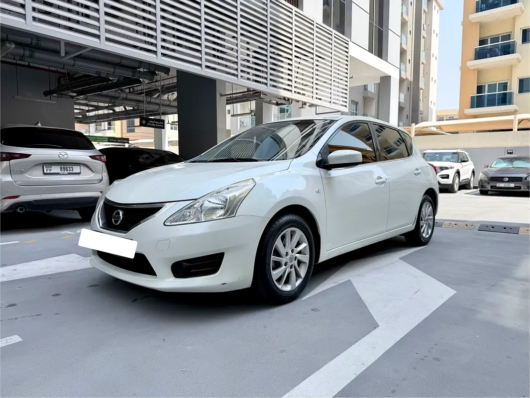 Nissan Tiida 2014 — photo 1 of 19