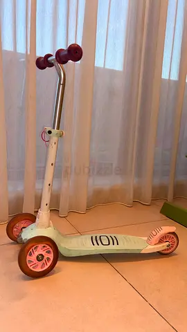 Three-wheel kids scooter - adjustable handle