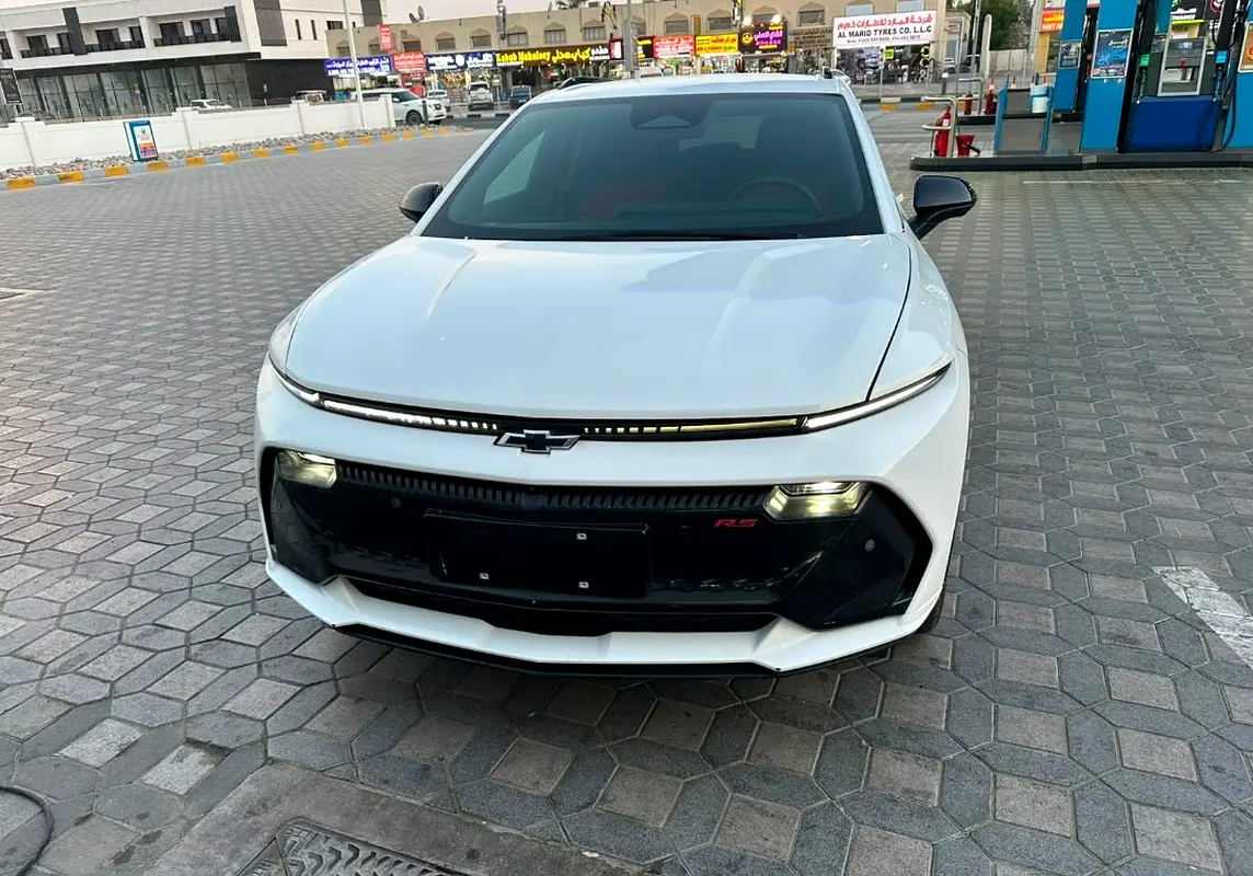 Chevrolet Equinox 2024 — photo 1 of 11