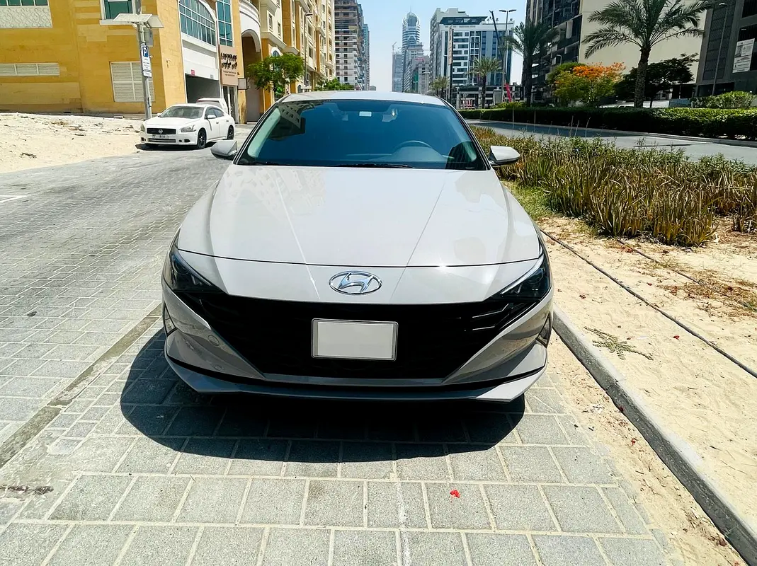 Hyundai Elantra 2023 — photo 1 of 18