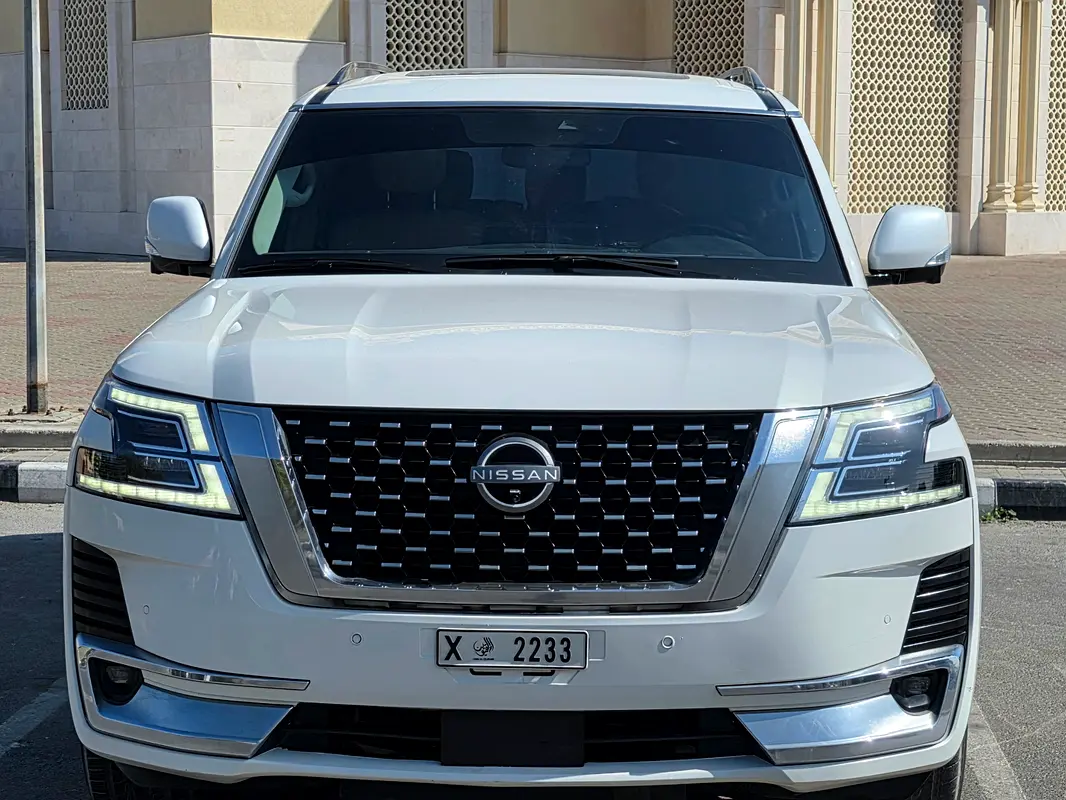 Nissan Armada 2023 — photo 1 of 9