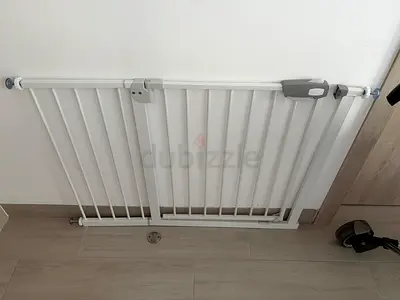 White Pressure-Mounted Baby Safety Gate - + new extension 20 cm (not in the picture)