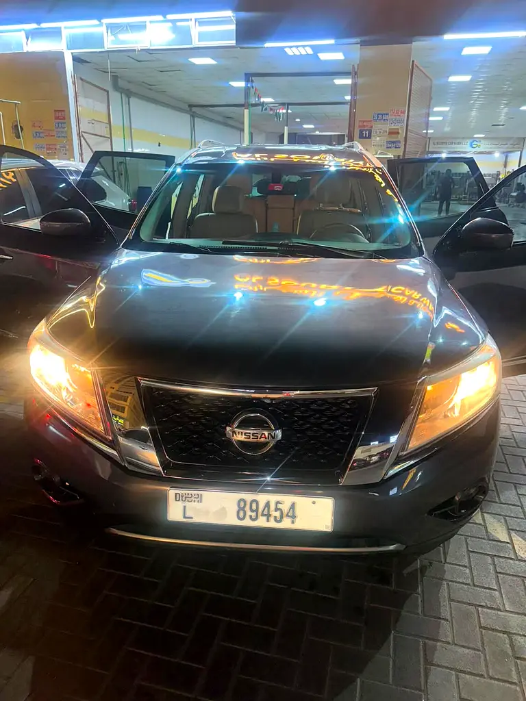 Nissan Pathfinder 2013 — photo 1 of 8