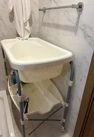 Baby bath tube to give