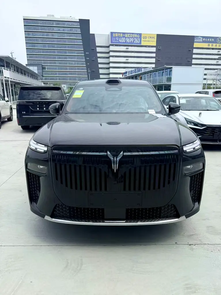 Voyah Taishan 2026 — photo 1 of 9
