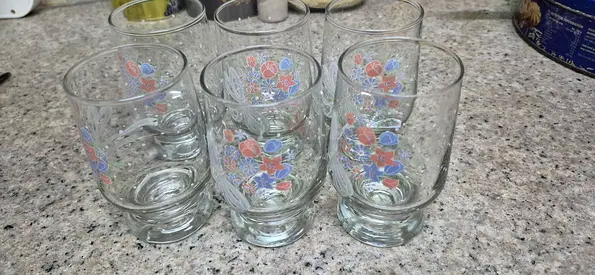 Reduced price.Set of 6 Vintage Floral Drinking Glasses.
