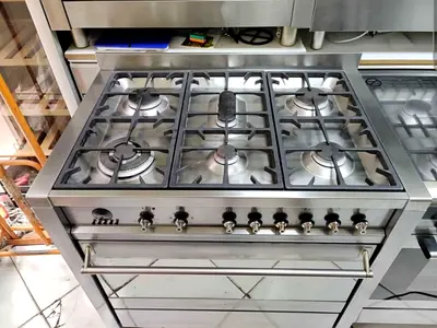 Smeg latest model 6 Burner gass/electric top gass oven electric 90x60 cooking range