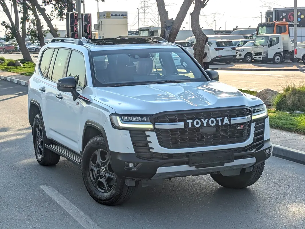 Toyota Land Cruiser 2022 — photo 1 of 20