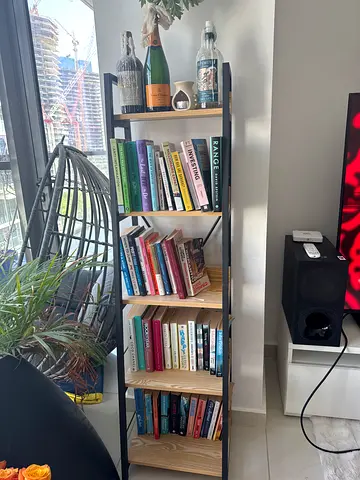 Thin bookshelf