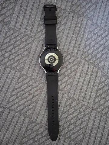 Samsung Galaxy Watch4 Classic (with Geniune Samsung leather extra  2 straps) - Good condition