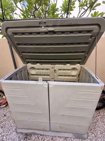 Outdoor Plastic Storage Box / Deck Box - Weather-resistant, RUBBERMAID OUTDOOR PATIO STORAGE
