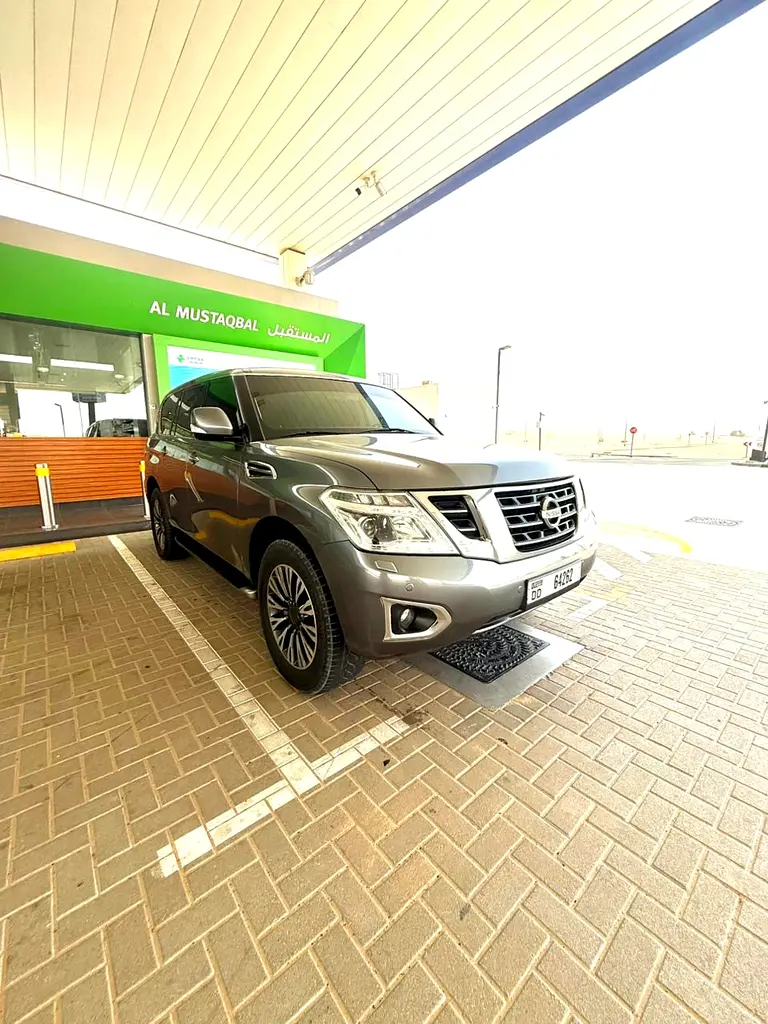 Nissan Patrol 2017 — photo 1 of 4