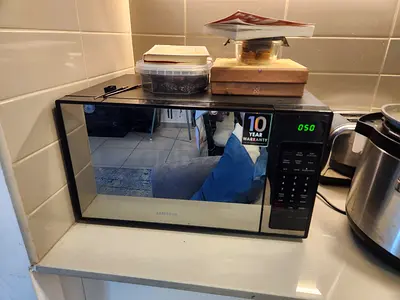 Samsung countertop microwave in good working condition