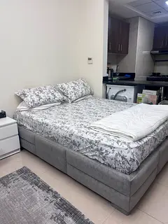 Studio sharing with 1 person only
